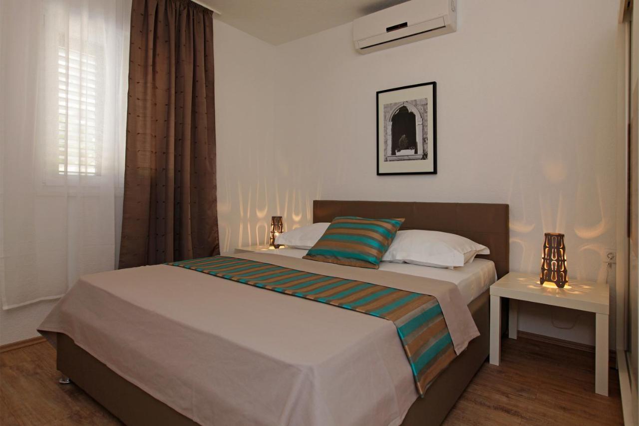 Iris Apartments Bol (Adults Only) Екстериор снимка