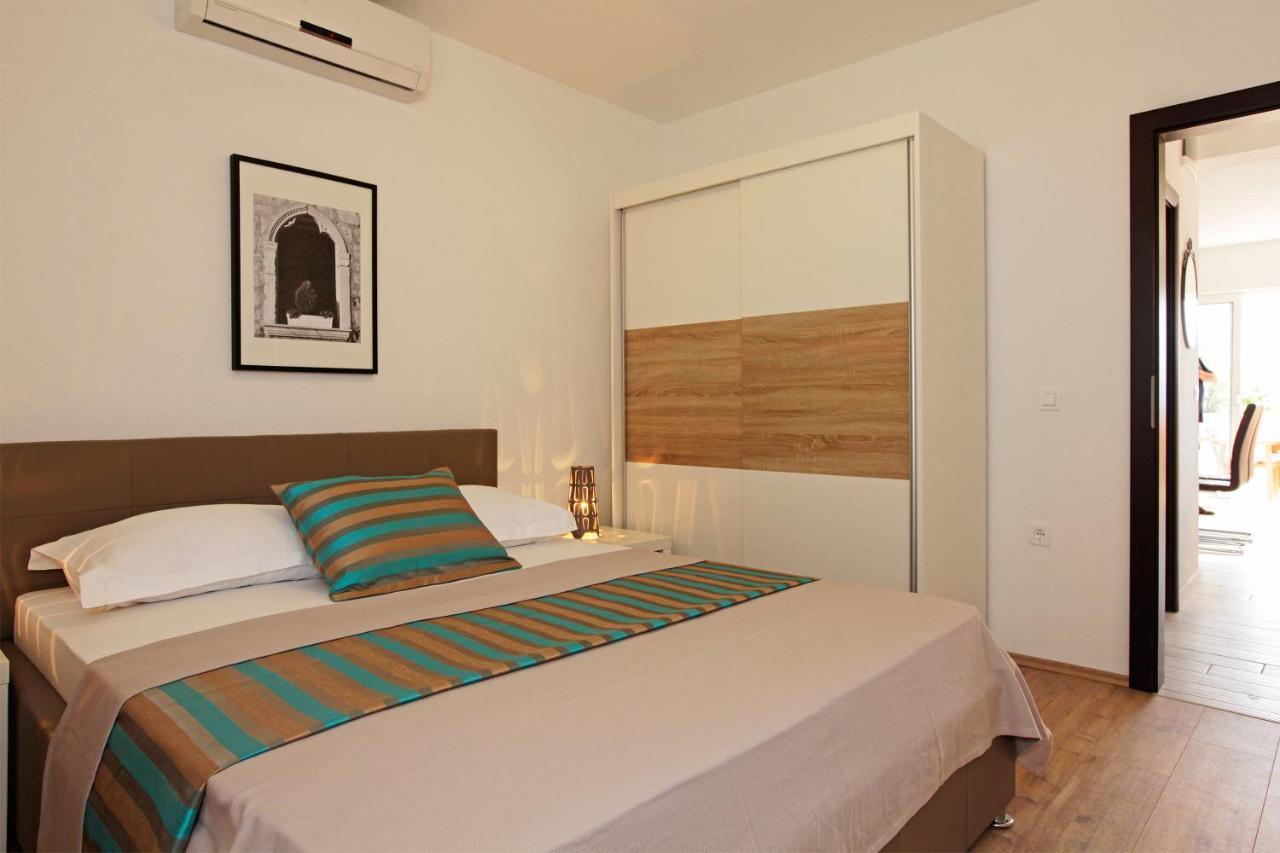 Iris Apartments Bol (Adults Only) Екстериор снимка