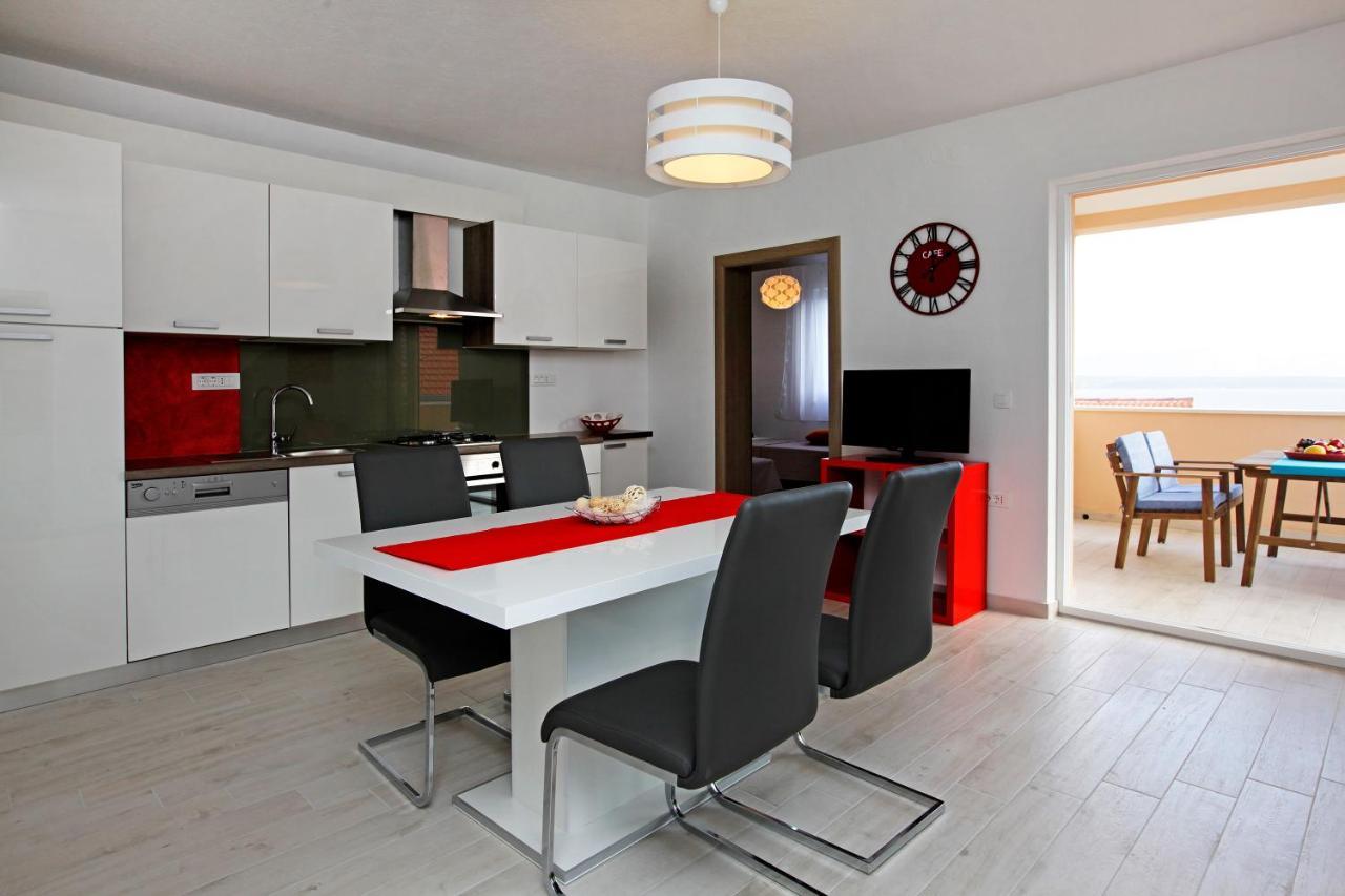 Iris Apartments Bol (Adults Only) Екстериор снимка