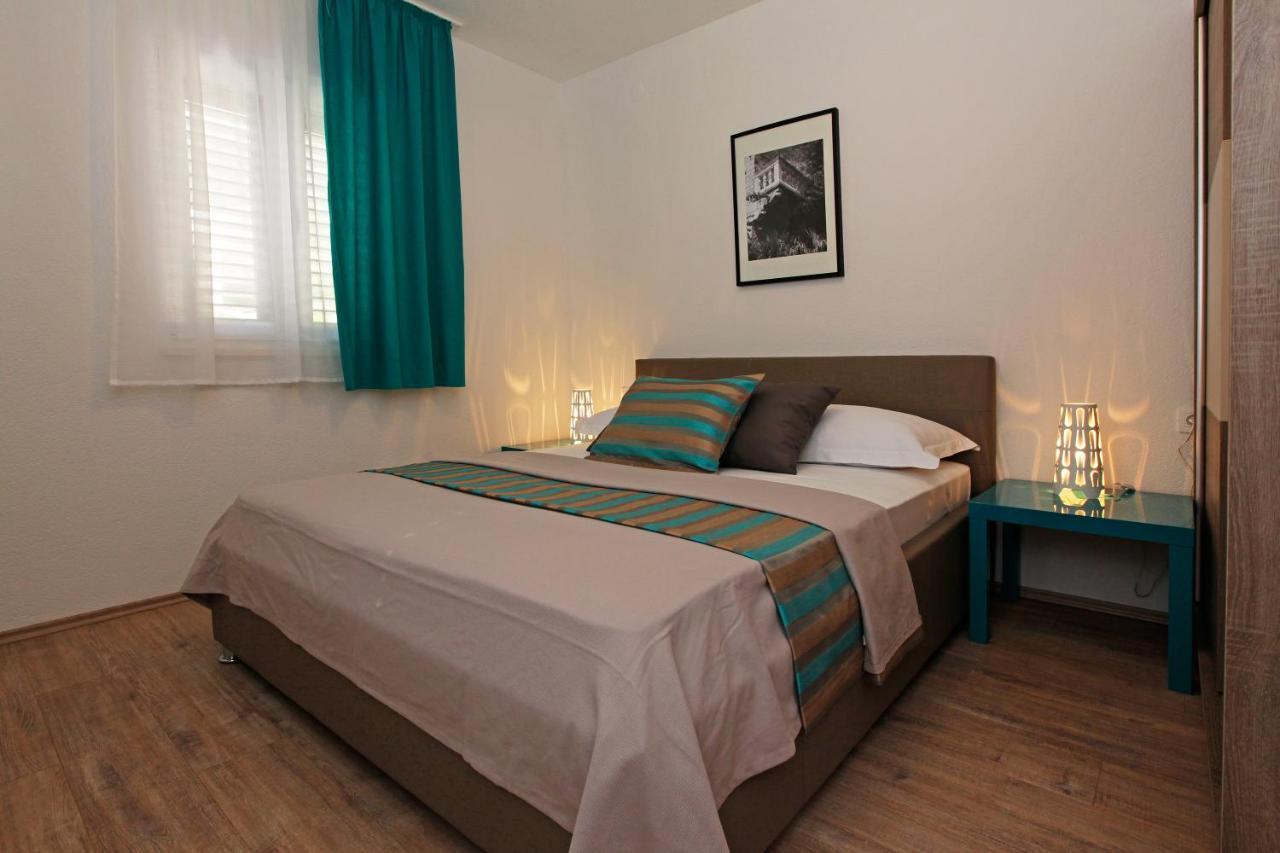 Iris Apartments Bol (Adults Only) Екстериор снимка