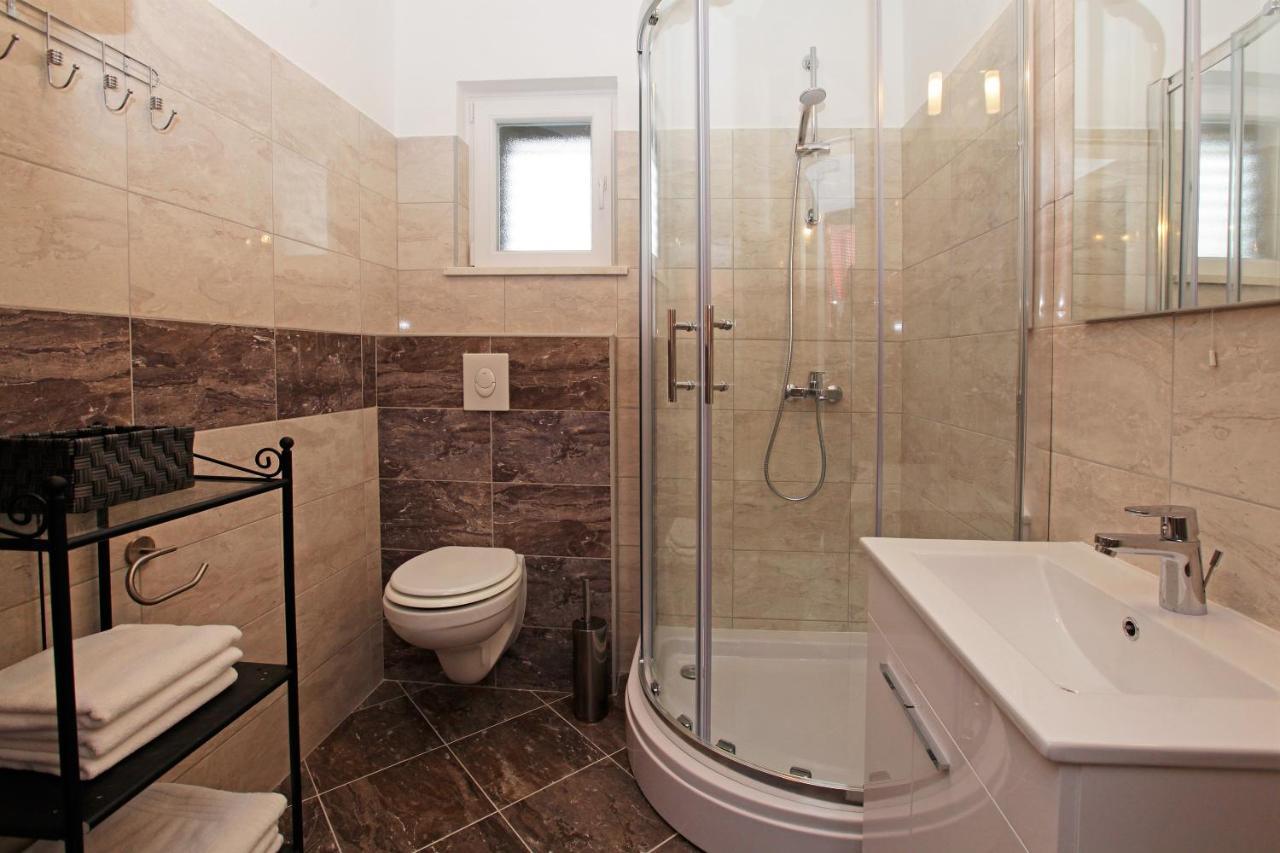 Iris Apartments Bol (Adults Only) Екстериор снимка