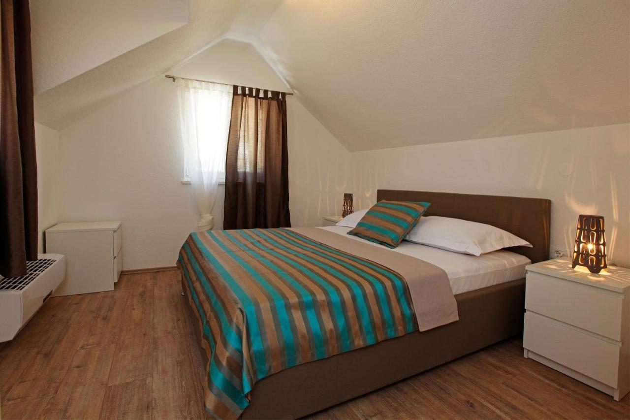 Iris Apartments Bol (Adults Only) Екстериор снимка