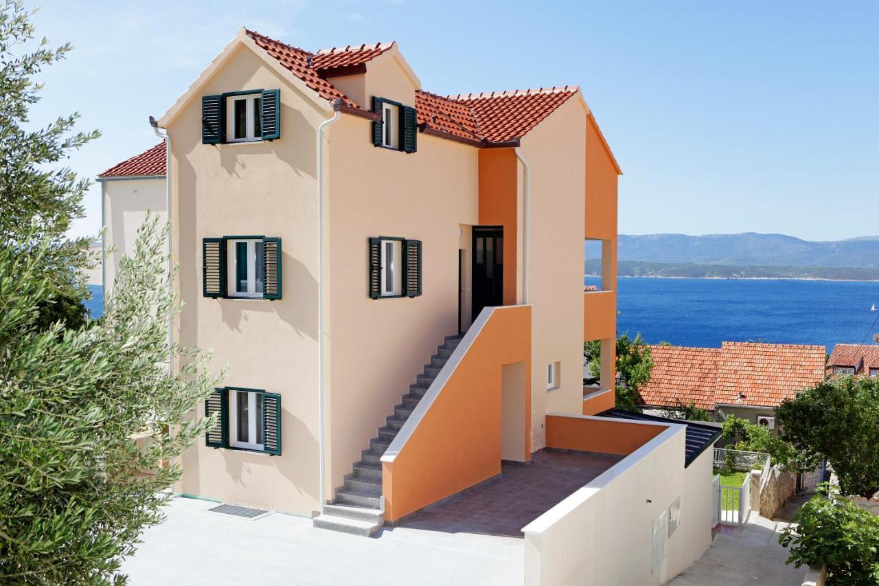 Iris Apartments Bol (Adults Only) Екстериор снимка