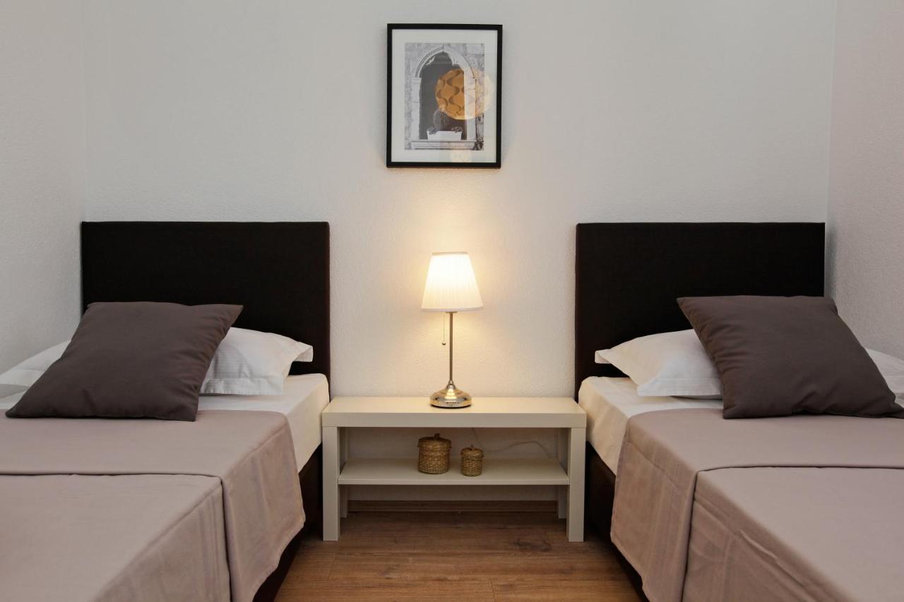 Iris Apartments Bol (Adults Only) Екстериор снимка