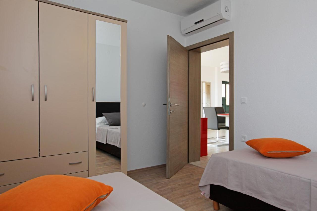 Iris Apartments Bol (Adults Only) Екстериор снимка