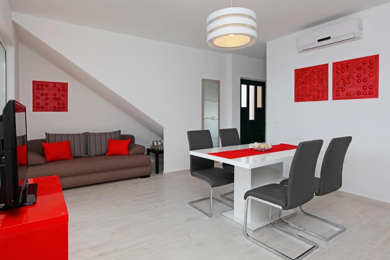 Iris Apartments Bol (Adults Only) Екстериор снимка