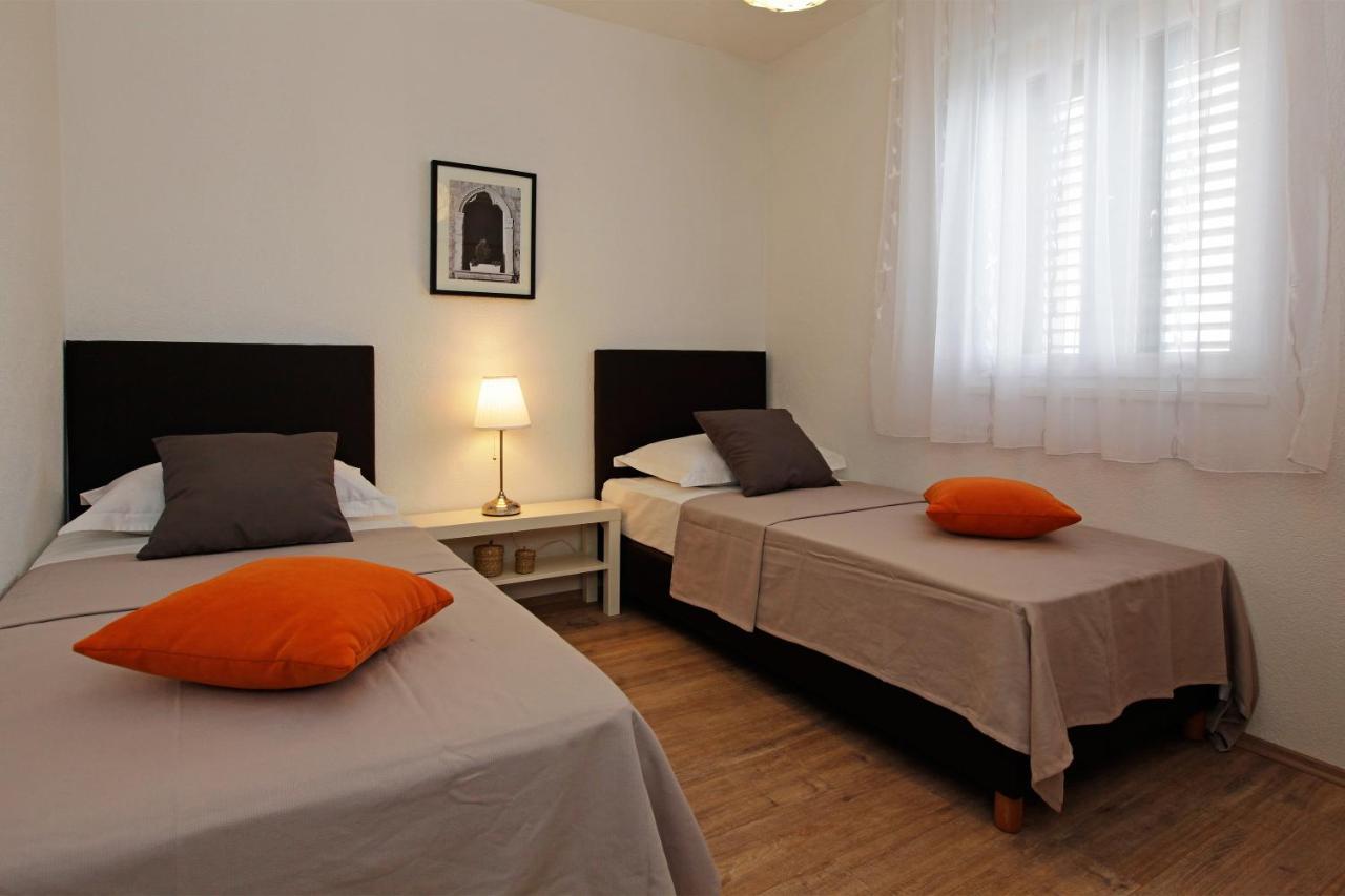 Iris Apartments Bol (Adults Only) Екстериор снимка
