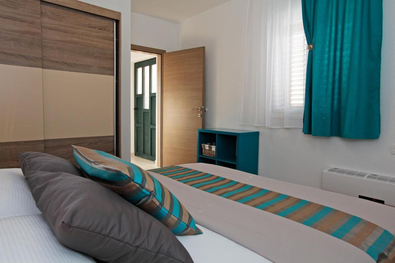 Iris Apartments Bol (Adults Only) Екстериор снимка