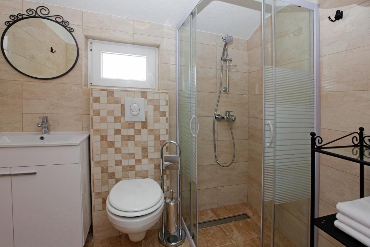 Iris Apartments Bol (Adults Only) Екстериор снимка